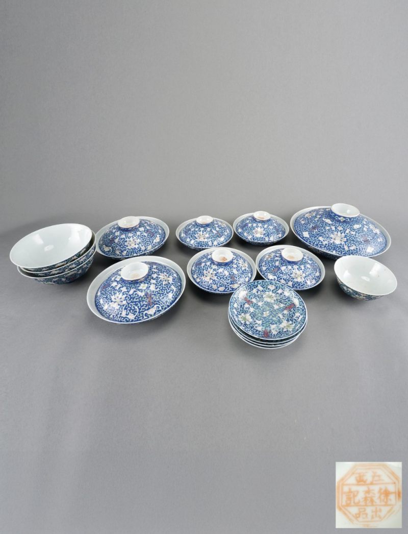    清 藍地粉彩纏枝蓮壽字餐具十五件