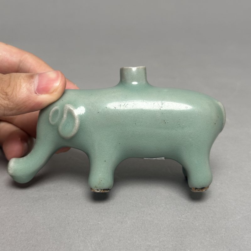 清乾隆 仿龙泉青釉象型香插【水吸】 - 图5