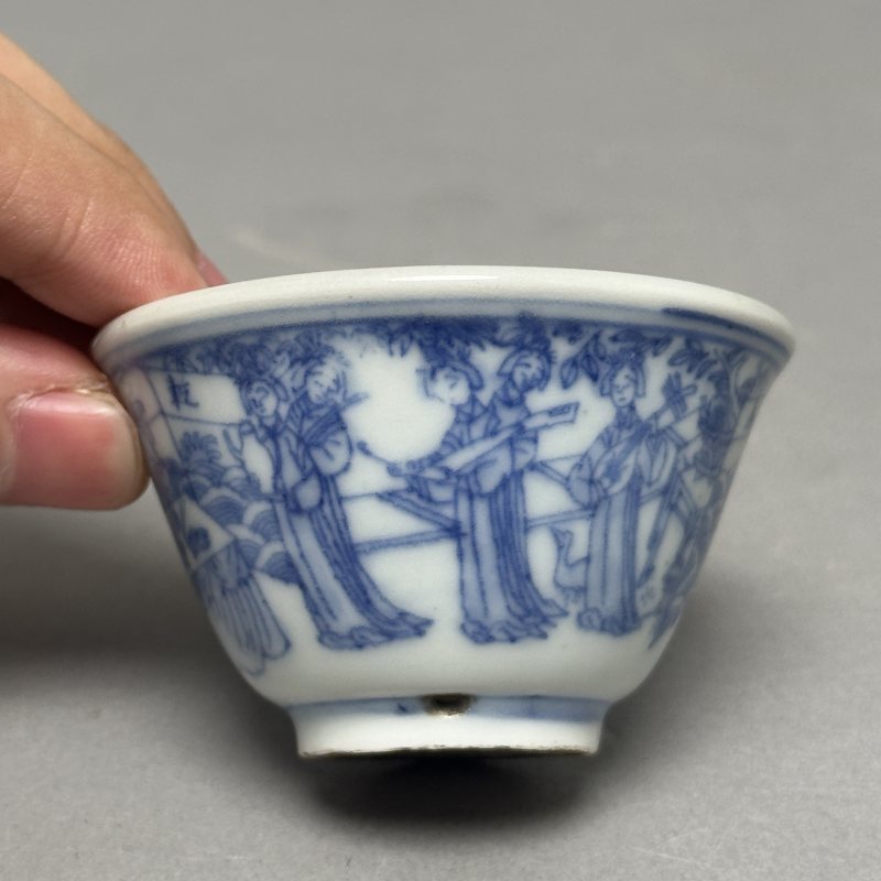 清雍正 青花线描人物纹茶圆 - 图5