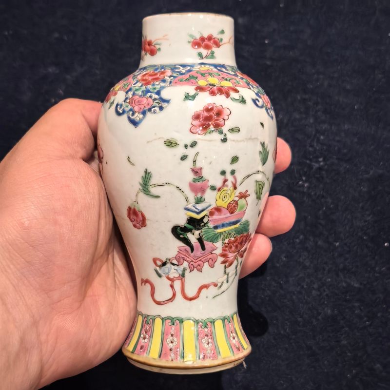 清雍正 粉彩博古花卉纹小将军罐 - 图11