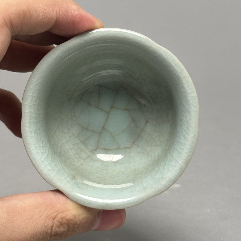 清晚期 哥釉花口茶圆一对 - 图9