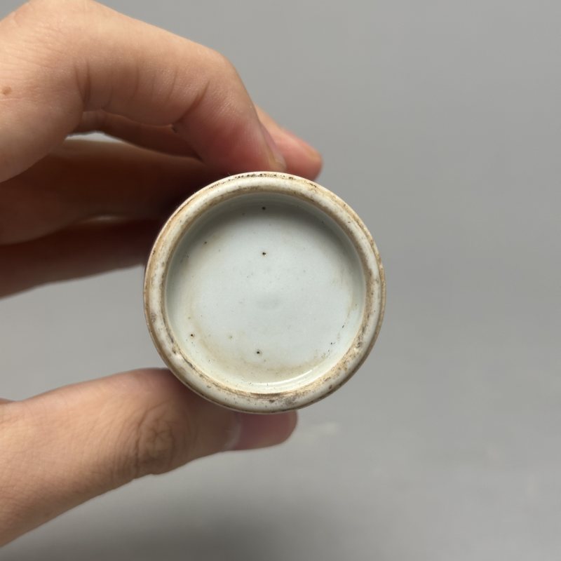 清晚期 红釉瓶 - 图5