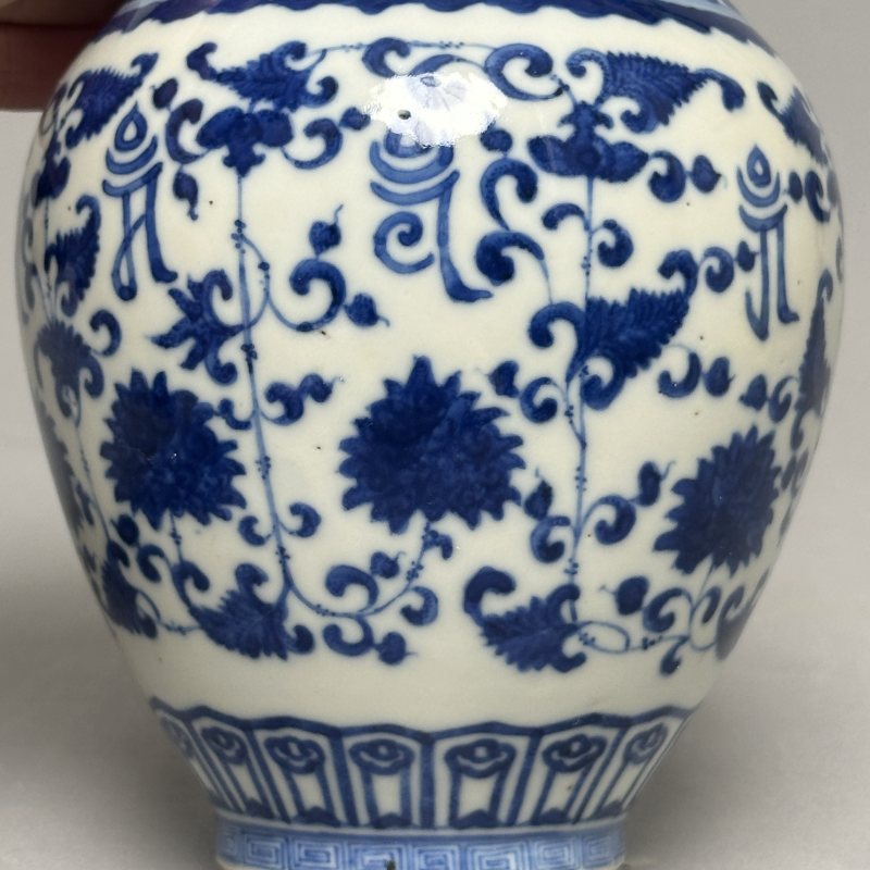 清晚期 青花莲托梵文罐 - 图5