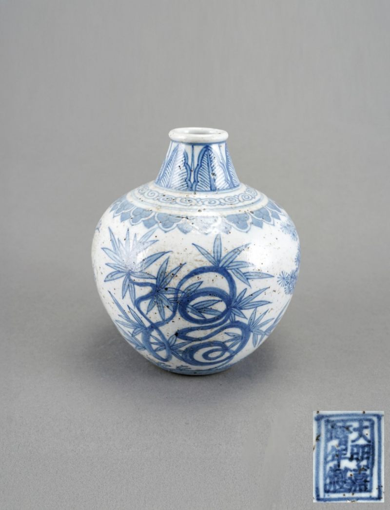    仿青銅綠釉造型尊