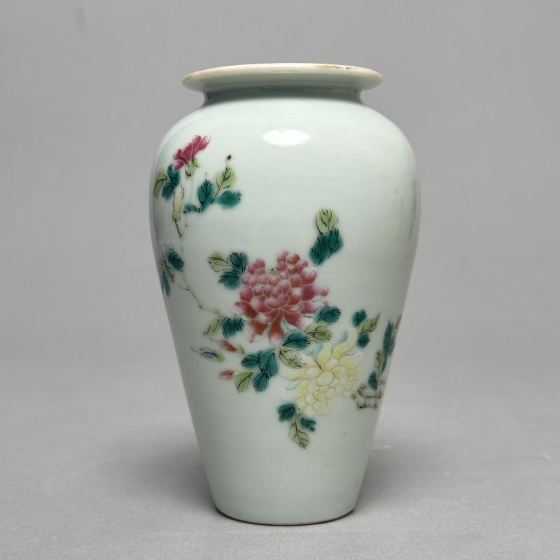 清中期 粉彩花卉纹萝卜瓶 - 图5