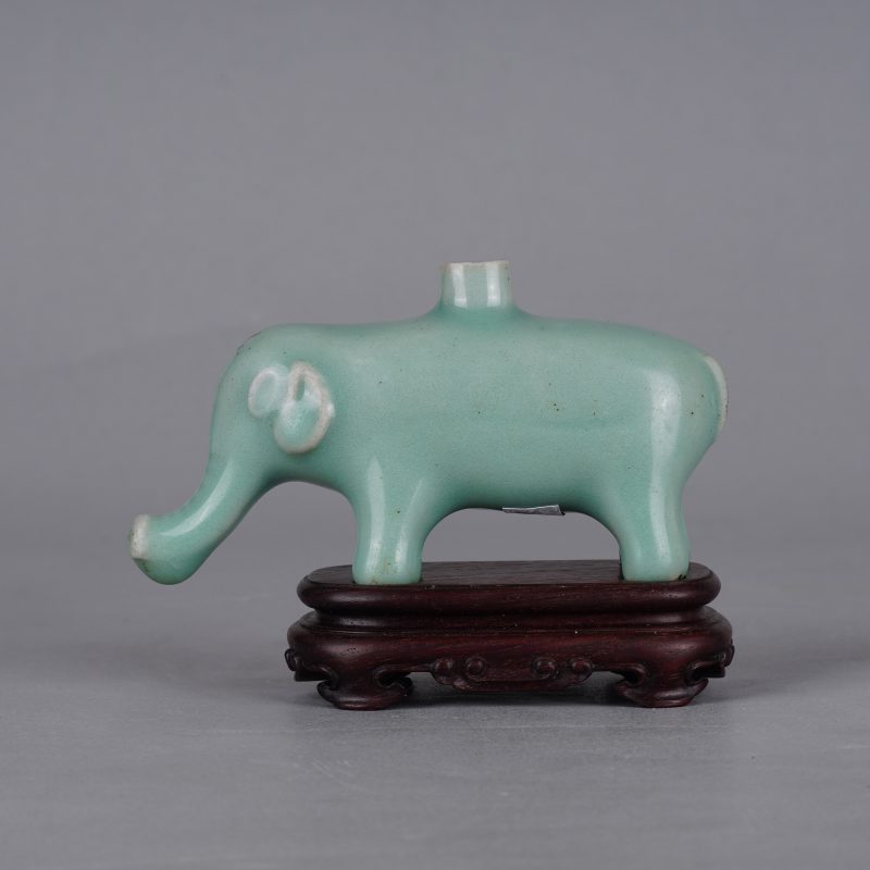 清乾隆 仿龙泉青釉象型香插【水吸】