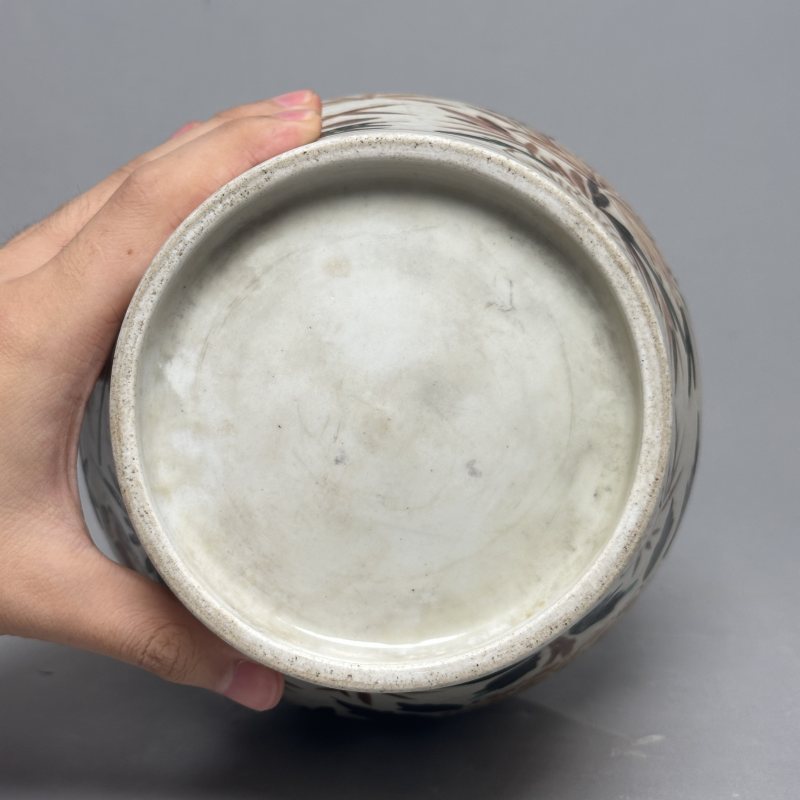 清早期 矾红墨彩牡丹图罐 - 图9
