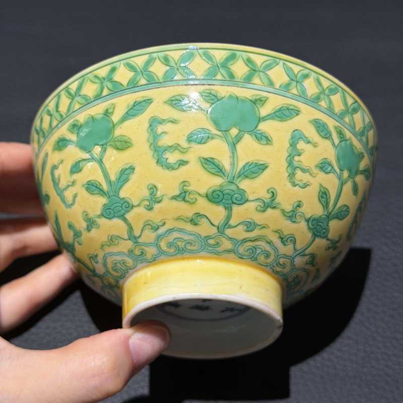 清康熙 黄地绿彩如意桃纹小碗 - 图5