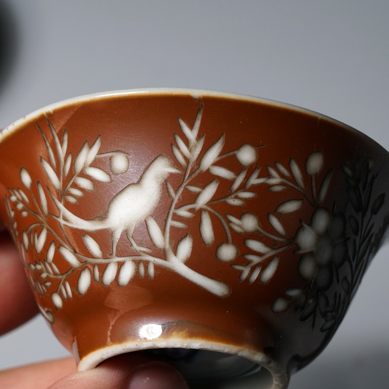 清康熙 外紫金釉欧洲雕花鸟内青花折枝花卉纹杯一对 - 图19