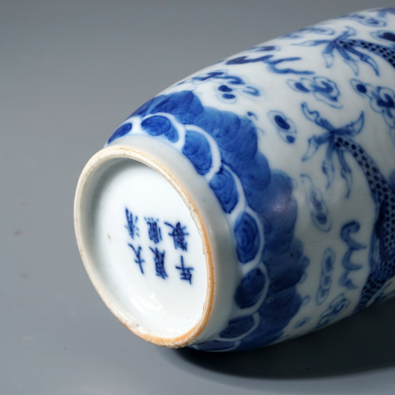 清晚期 青花龙凤纹灯笼小瓶 - 图11