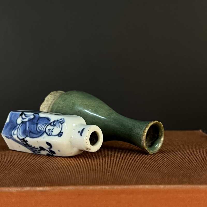 清青花人物纹鼻烟壶、绿釉小瓶-多宝古瓷宝典