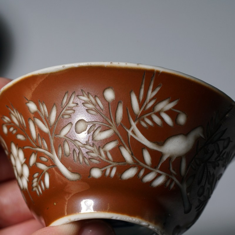 清康熙 外紫金釉欧洲雕花鸟内青花折枝花卉纹杯一对 - 图20