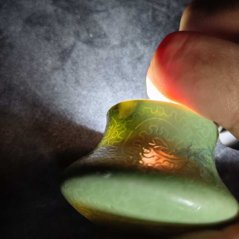 清乾隆 绿地轧道粉彩折枝花卉纹水盂 - 图8