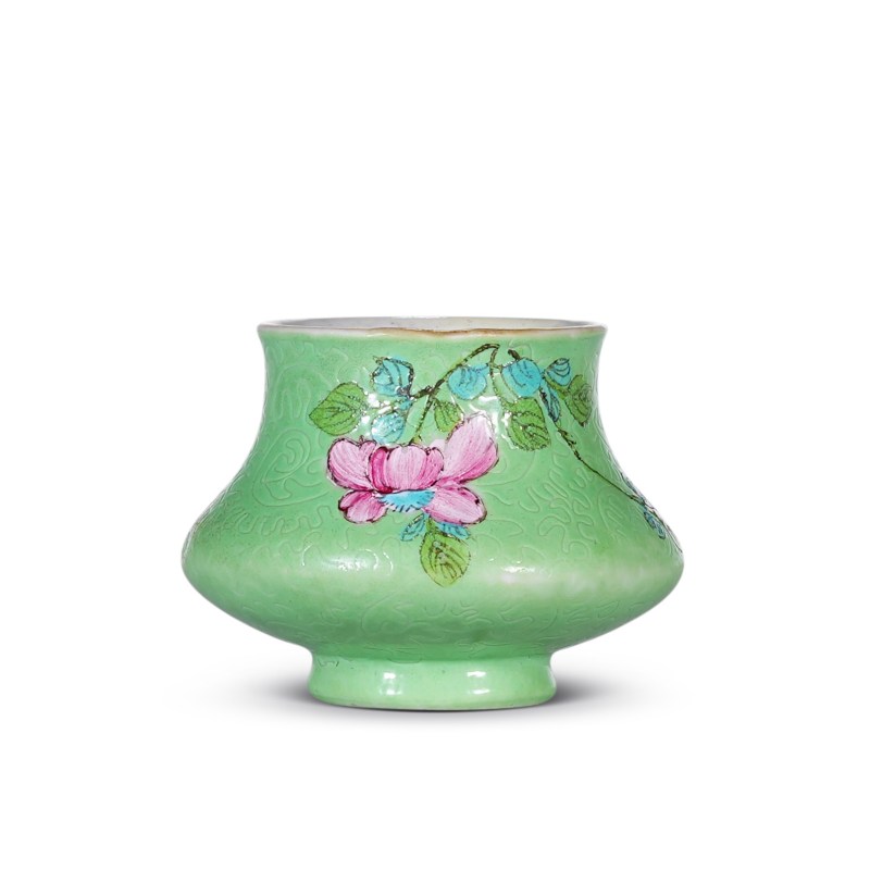 清乾隆 绿地轧道粉彩折枝花卉纹水盂