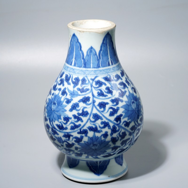 清康熙 青花缠枝莲纹尊 - 图2