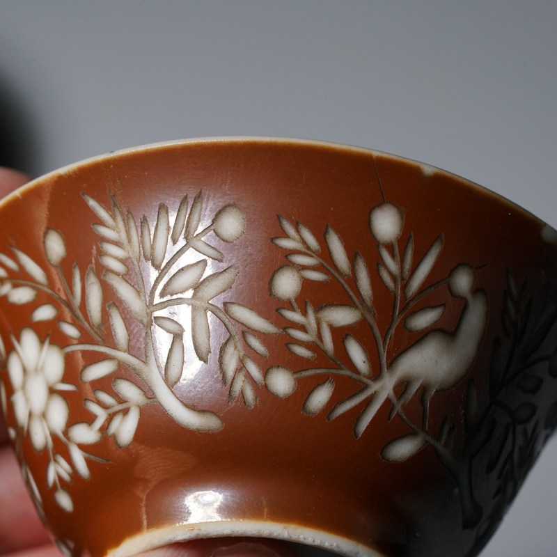 清康熙 外紫金釉欧洲雕花鸟内青花折枝花卉纹杯一对 - 图24