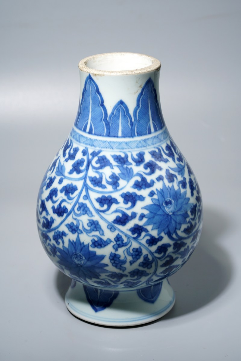 清康熙 青花缠枝莲纹尊 - 图3