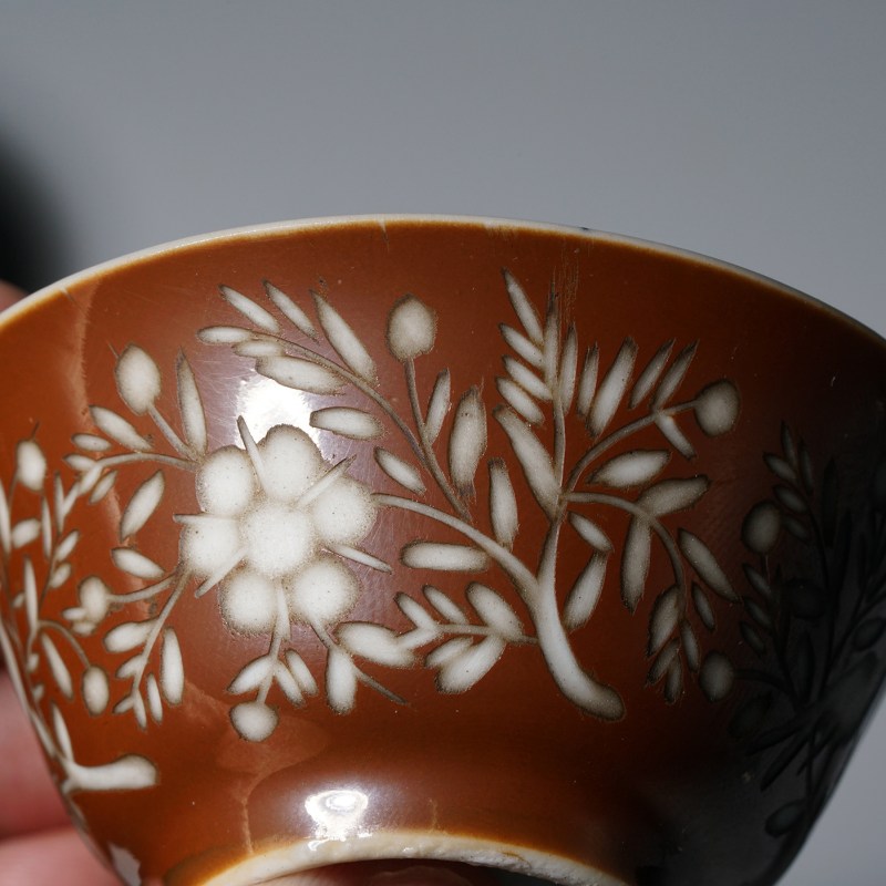 清康熙 外紫金釉欧洲雕花鸟内青花折枝花卉纹杯一对 - 图25