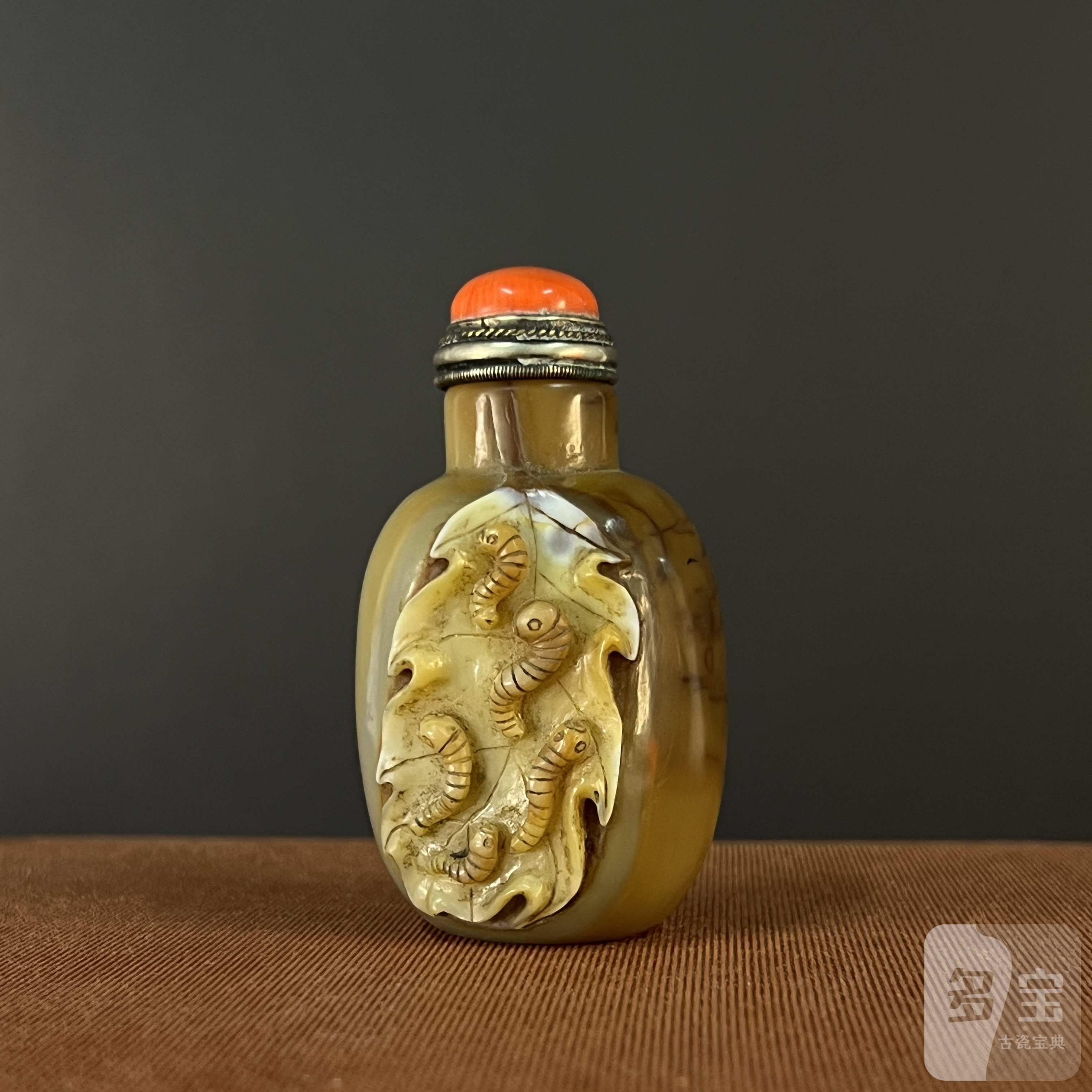 民国玛瑙雕蚕食纹鼻烟壶-多宝古瓷宝典
