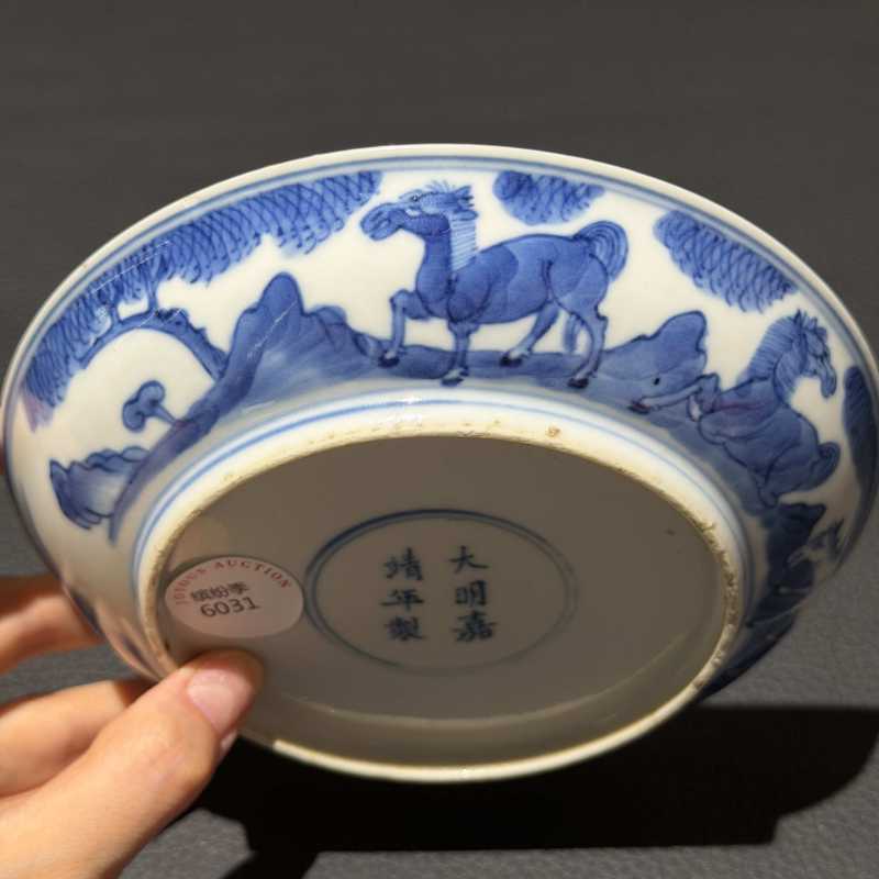 清康熙 青花八骏图盘 - 图3