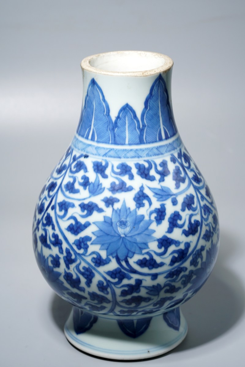 清康熙 青花缠枝莲纹尊 - 图4