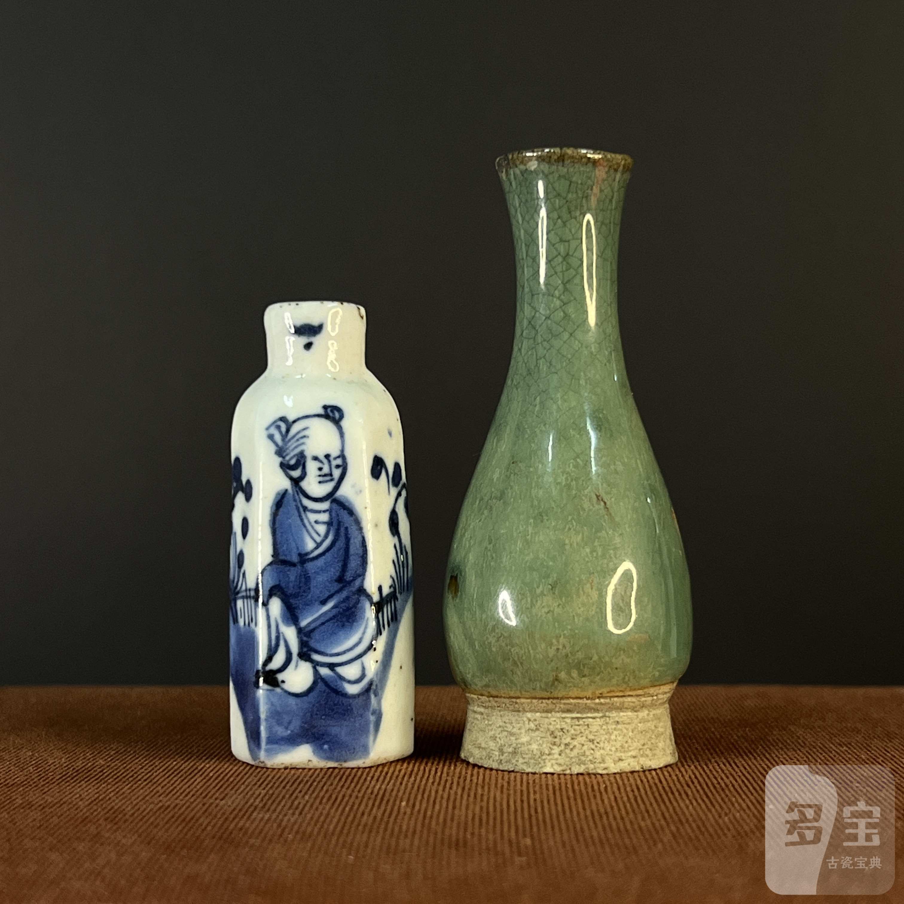 清青花人物纹鼻烟壶、绿釉小瓶-多宝古瓷宝典