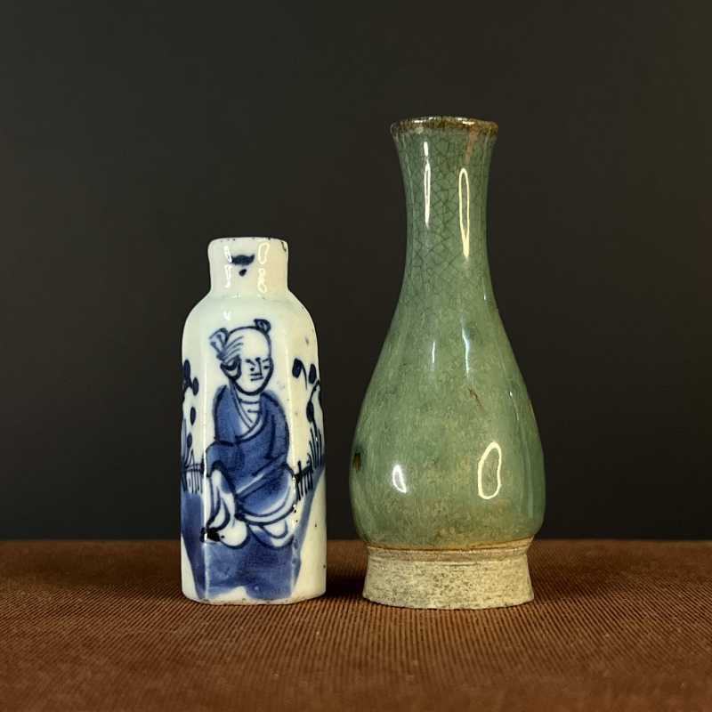 清青花人物纹鼻烟壶、绿釉小瓶-多宝古瓷宝典