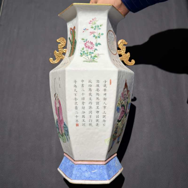清道光 粉彩无双谱图六方双龙耳瓶 - 图3