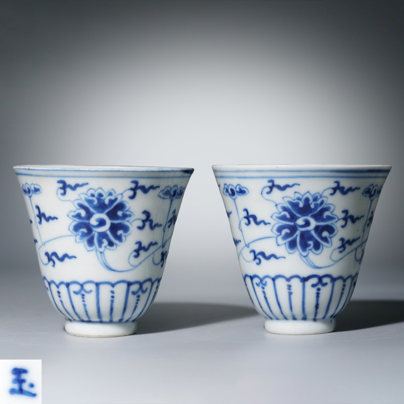清光绪 青花缠枝莲纹铃铛杯一对