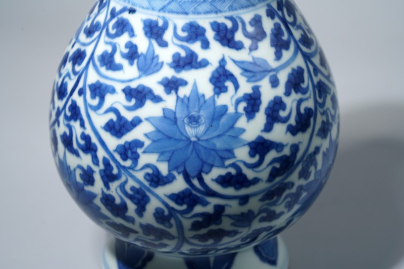 清康熙 青花缠枝莲纹尊 - 图10