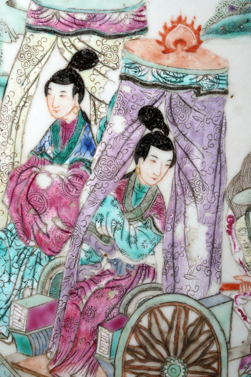 清晚期 粉彩关云长千里走单骑瓷板 - 图4
