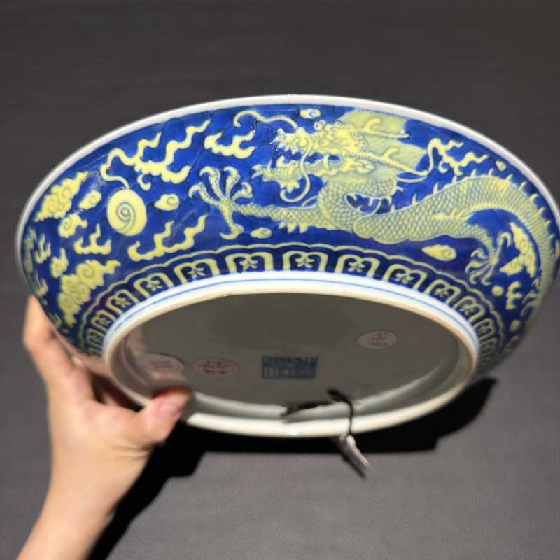 清乾隆 青花地黄彩云龙纹盘 - 图6
