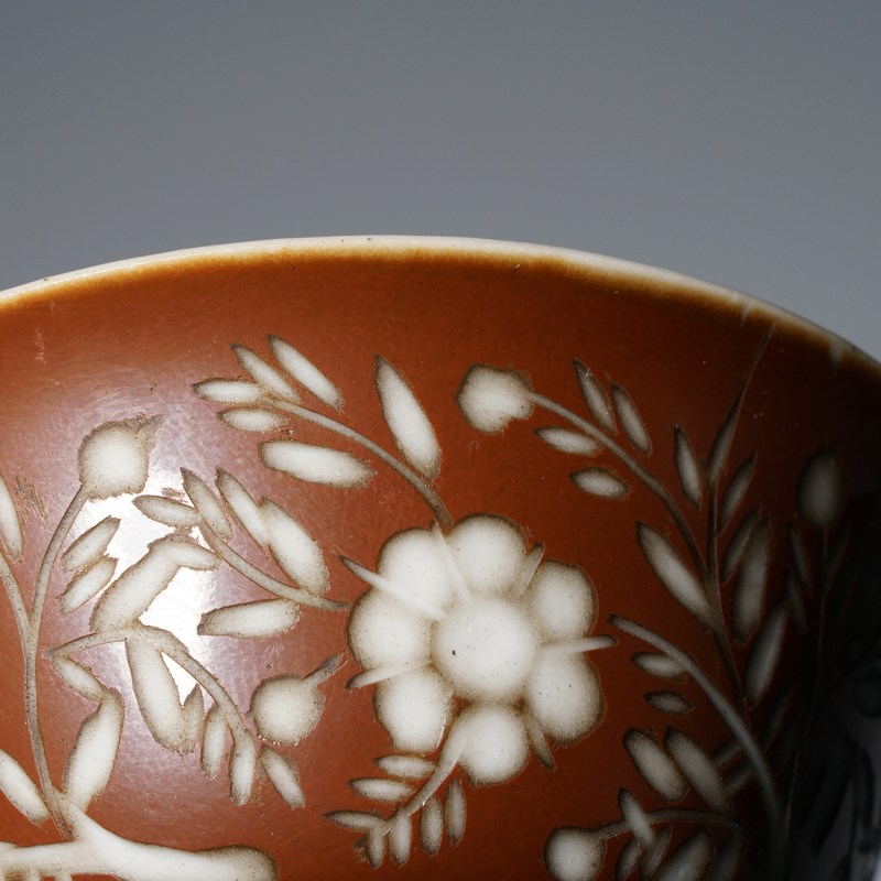 清康熙 外紫金釉欧洲雕花鸟内青花折枝花卉纹杯一对 - 图16