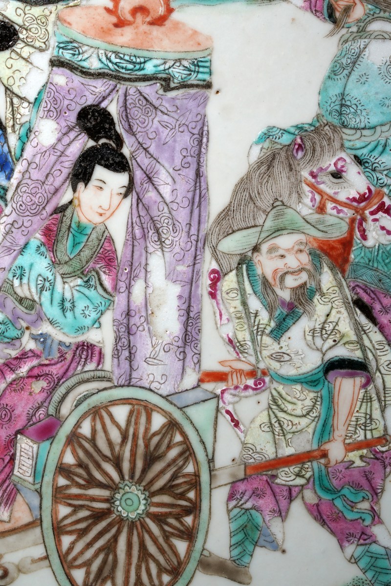 清晚期 粉彩关云长千里走单骑瓷板 - 图5