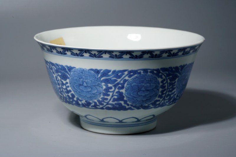 清乾隆 青花缠枝牡丹纹碗 - 图4
