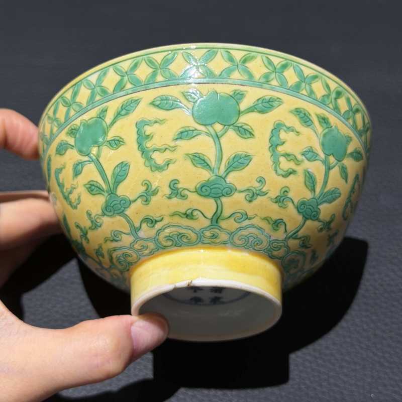 清康熙 黄地绿彩如意桃纹小碗 - 图2