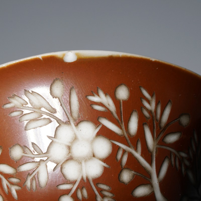 清康熙 外紫金釉欧洲雕花鸟内青花折枝花卉纹杯一对 - 图12