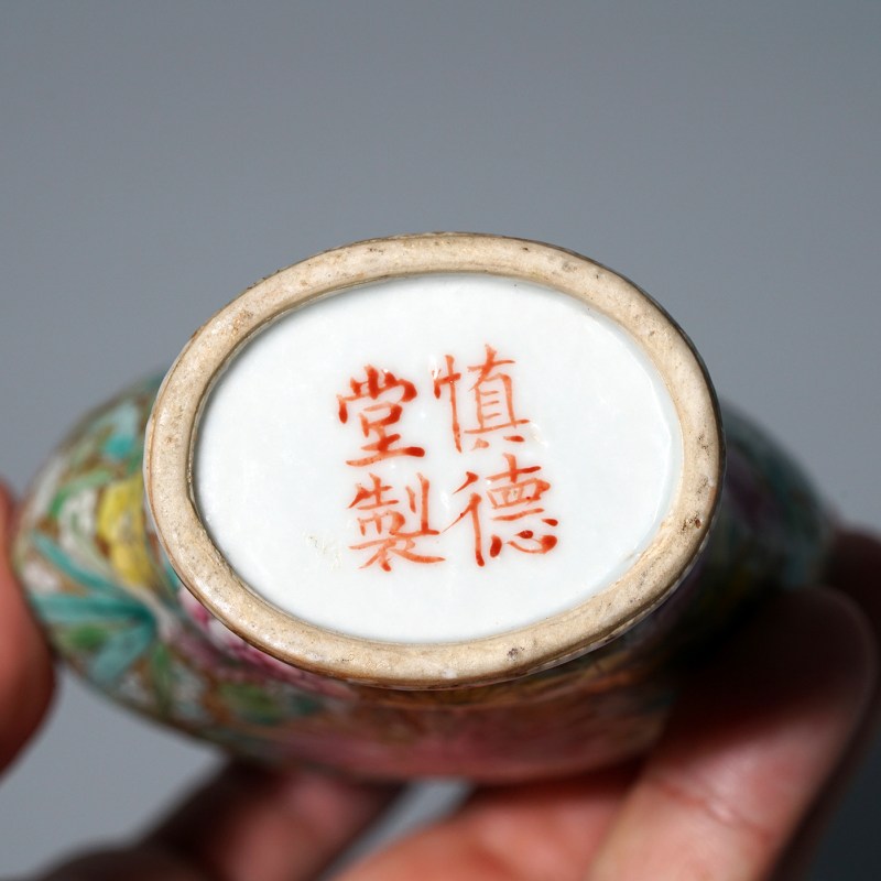 民国 粉彩百花不露地如意耳蒜口瓶一对 - 图17