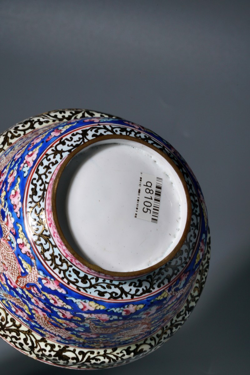 清乾隆 铜胎画珐琅云龙纹茶碗 - 图24
