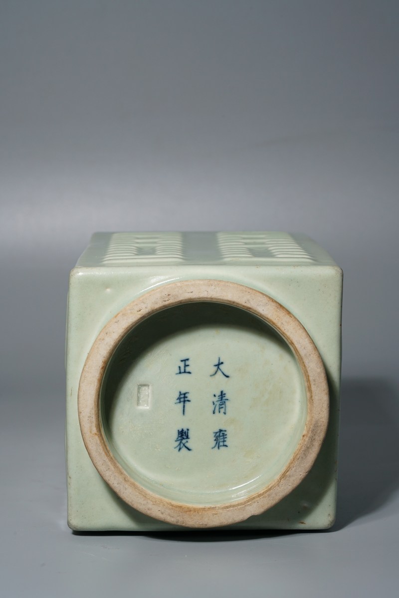 清 青釉模印八卦纹琮式瓶 - 图9