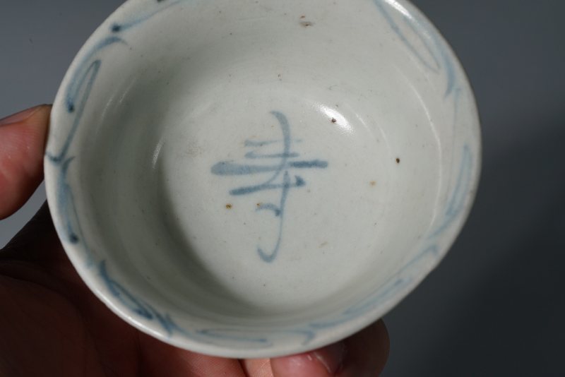元 青花缠枝菊寿字纹杯 - 图9