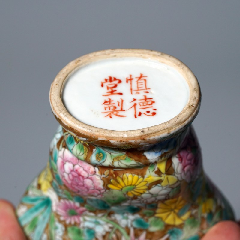 民国 粉彩百花不露地如意耳蒜口瓶一对 - 图18