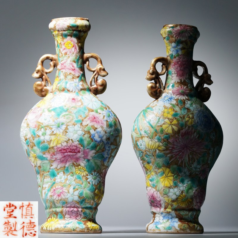 民国 粉彩百花不露地如意耳蒜口瓶一对 - 图1