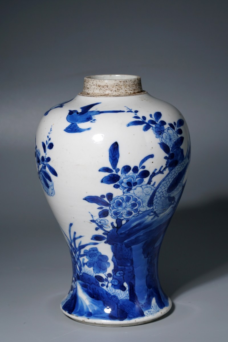清康熙 青花雉鸡牡丹纹广口梅瓶（配盖） - 图2