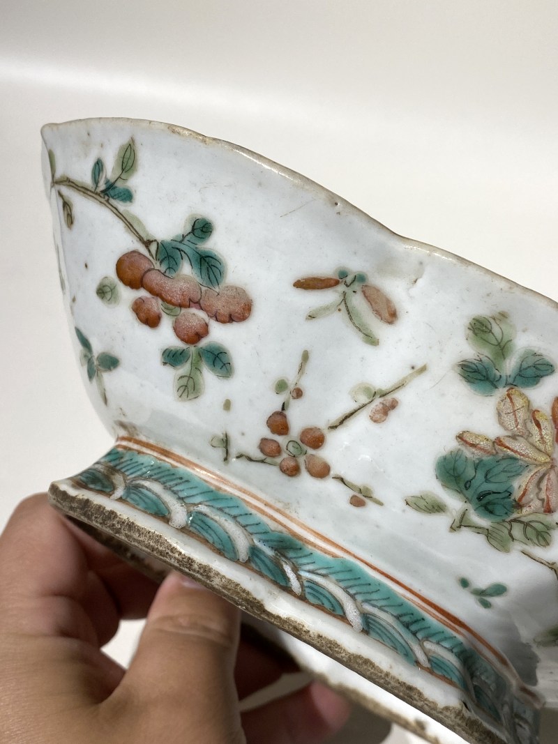 清道光 粉彩折枝花卉草虫纹海棠碗 - 图12