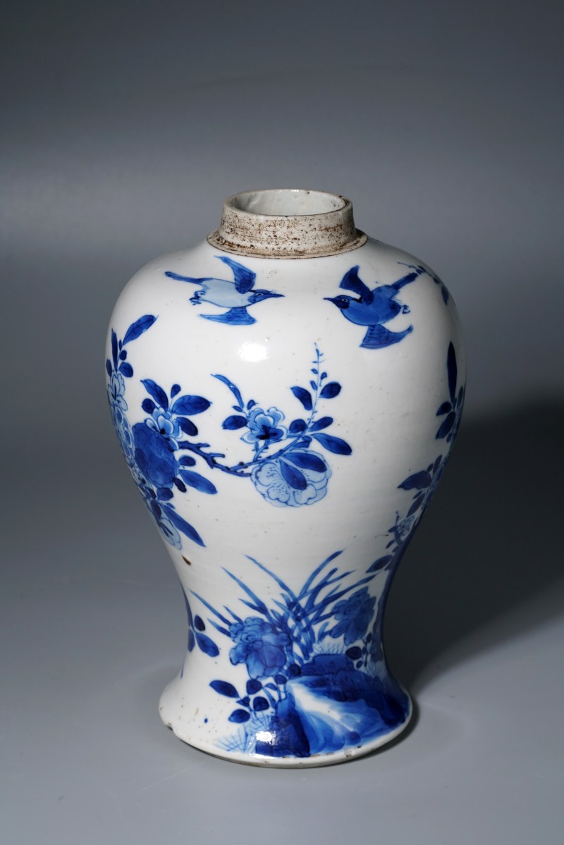 清康熙 青花雉鸡牡丹纹广口梅瓶（配盖） - 图3