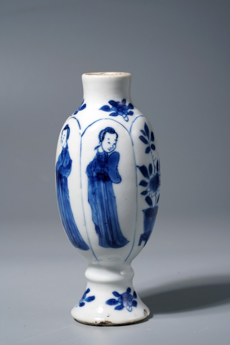 清康熙 青花四美图小瓶 - 图6