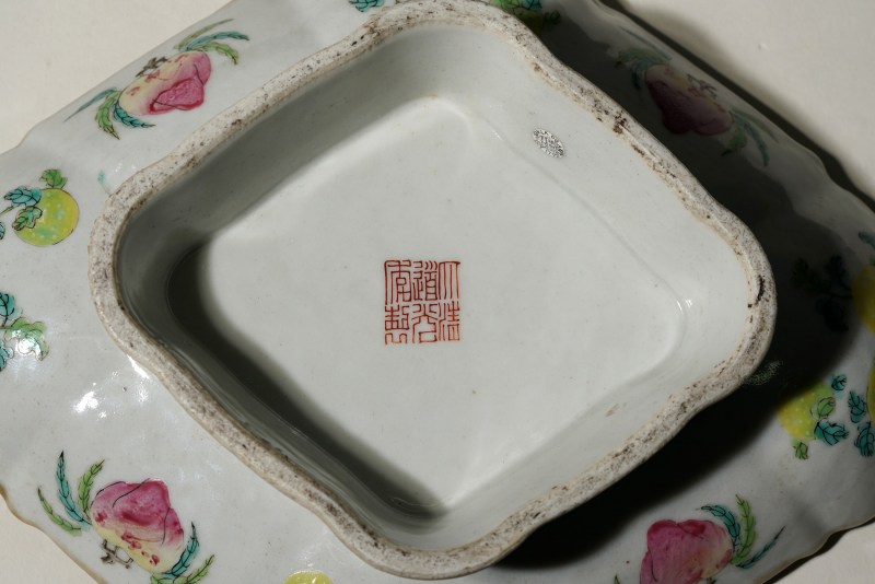清道光 粉彩开光耕织图海棠口高足供盘 - 图17