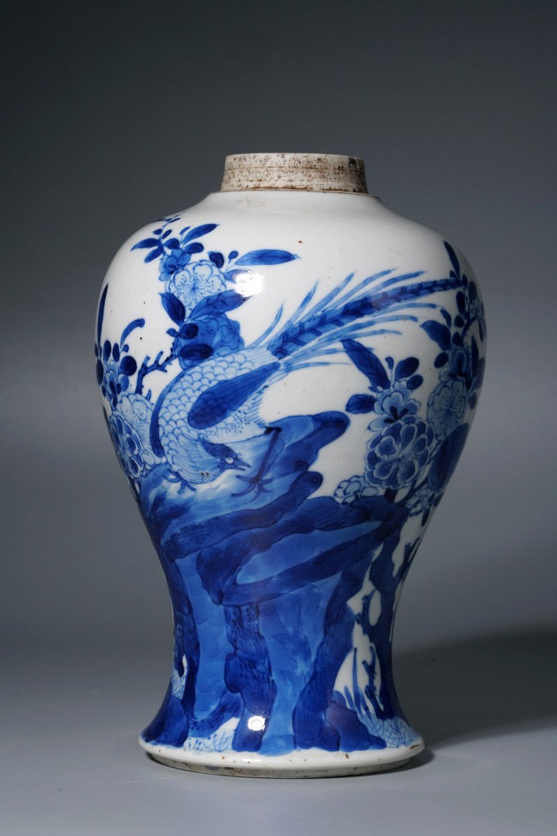 清康熙 青花雉鸡牡丹纹广口梅瓶（配盖） - 图6