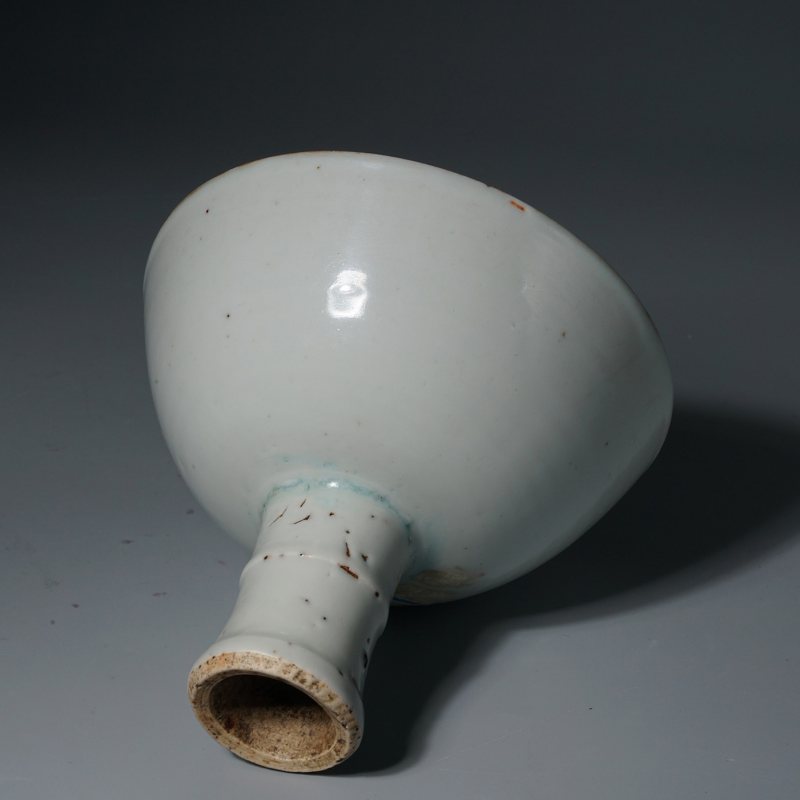 明 白釉模印缠枝莲纹高足碗 - 图7